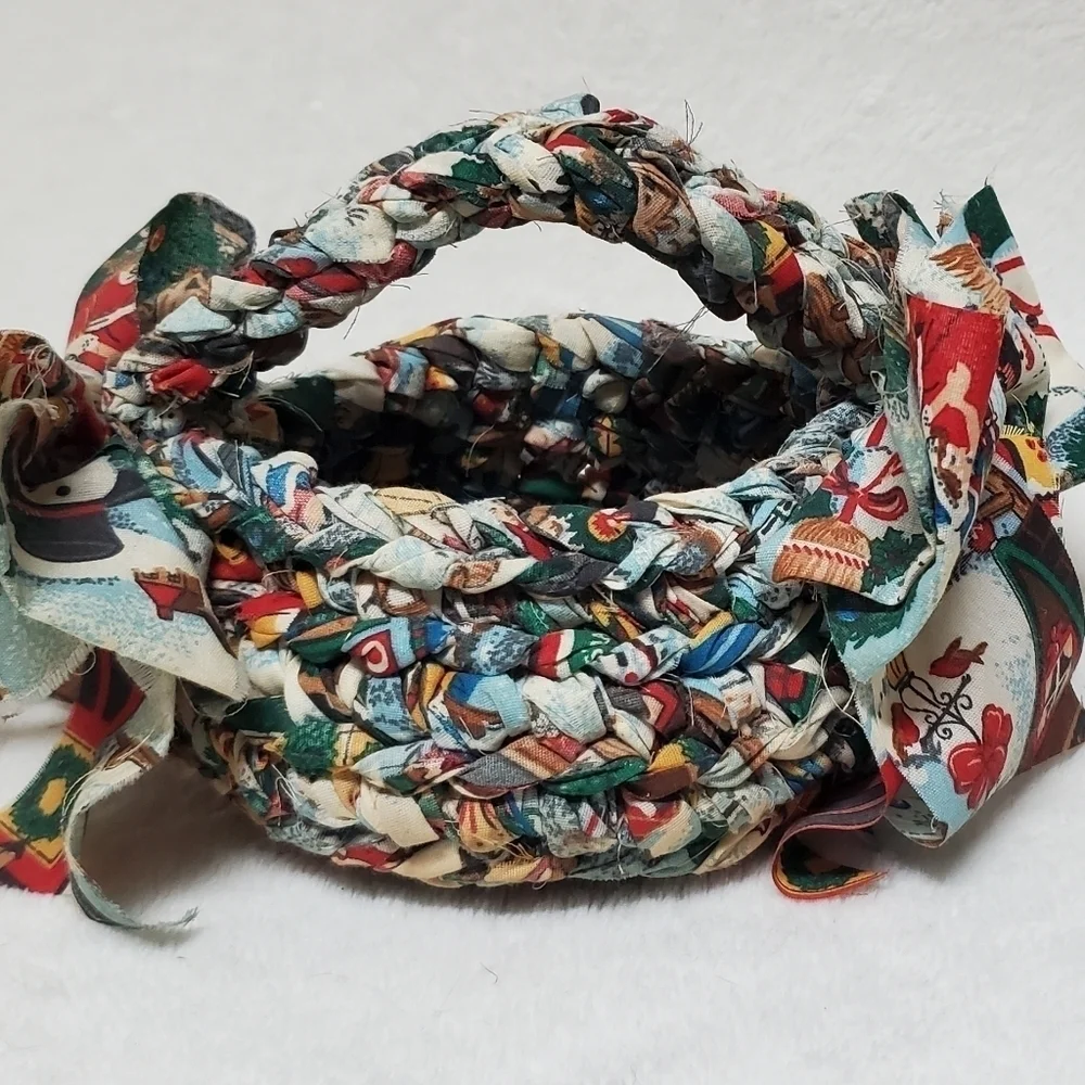 VINTAGE 70s Christmas Floral Ribbon Crochet Braided Large Side Bow Mini Baskets